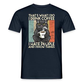 Drink Coffee I Hate People and i know things Katze - Männer T-Shirt - Navy - Vorne - AI Model Male 178 light (178cm)