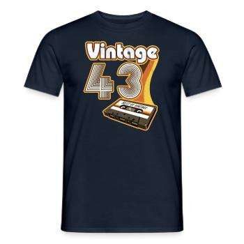 1943 Geburtstag geboren im Jahr 1943 Retro Vintage - Männer T-Shirt - Navy - Vorne - AI Model Male 178 light (178cm)