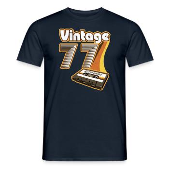 1977 Anniversaire Né En 1977 Rétro Vintage - T-shirt homme - marine - Devant - AI Model Male 178 light (178cm)