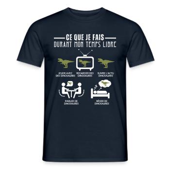 Ce que je fais de mon temps libre : Dinosaure - T-shirt homme - marine - Devant - AI Model Male 178 light (178cm)