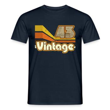 1943 Anniversaire né en 1943 Retro Vintage - T-shirt homme - marine - Devant - AI Model Male 178 light (178cm)