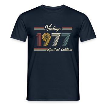 1977 Anniversaire Né En 1977 Rétro Vintage - T-shirt homme - marine - Devant - AI Model Male 178 light (178cm)
