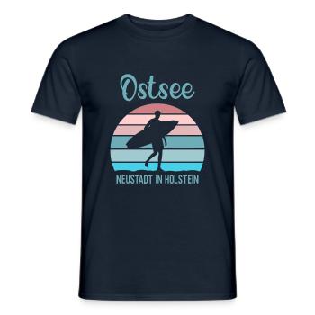 Neustadt (Holstein) Ostsee Hafen Urlaub - Männer T-Shirt - Navy - Vorne - AI Model Male 178 light (178cm)