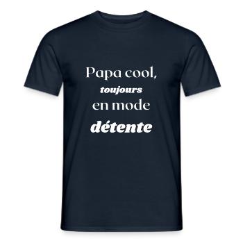 Papa cool toujours en mode détente cadeau papa - T-shirt homme - marine - Devant - AI Model Male 178 light (178cm)