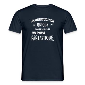 Un agriculteur unique donne un papa fanstastique - T-shirt homme - marine - Devant - AI Model Male 178 light (178cm)
