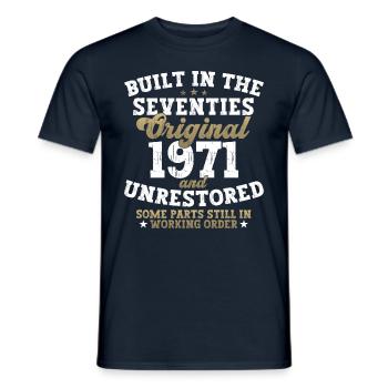 Built in the seventies 1971 51. Geburtstag Herren - Männer T-Shirt - Navy - Vorne - AI Model Male 178 light (178cm)