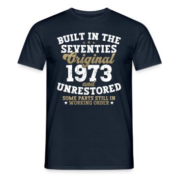 Built in the seventies 1973 49. Geburtstag Herren - Männer T-Shirt - Navy - Vorne - AI Model Male 178 light (178cm)