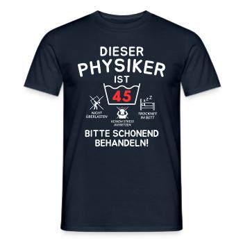 Dieser Physiker ist 45. Schonend behandeln - Männer T-Shirt - Navy - Vorne - AI Model Male 178 light (178cm)