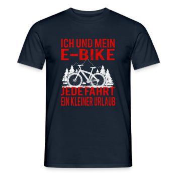 Lustiger Spruch Fahrrad E-Bike Urlaub - Männer T-Shirt - Navy - Vorne - AI Model Male 178 light (178cm)