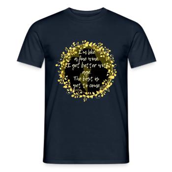 Adrian Ivashkov et Sydney Sage citent RichelleMead - T-shirt homme - marine - Devant - AI Model Male 178 light (178cm)