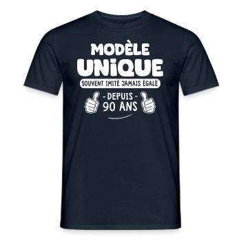 anniversaire 90 ans modèle unique depuis 90 ans - T-shirt homme - marine - Devant - AI Model Male 178 light (178cm)