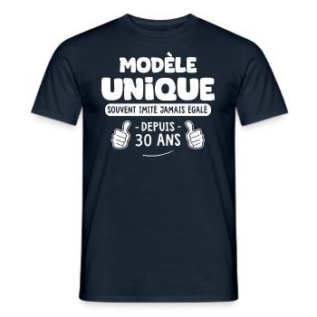 anniversaire 30 ans modèle unique depuis 30 ans - T-shirt homme - marine - Devant - AI Model Male 178 light (178cm)