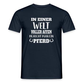 In einer Welt voller Affen Braucht man ein Pferd - Männer T-Shirt - Navy - Vorne - AI Model Male 178 light (178cm)