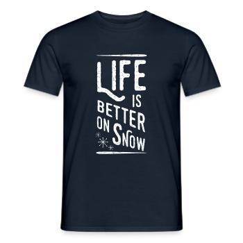 LIFE IS BETTER ON SNOW SKI SNOWBOARD - Men's T-Shirt - navy - Front - AI Model Male 178 light (178cm)