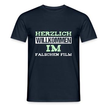 HERZLICH WILLKOMMEN IM FALSCHEN FILM - Männer T-Shirt - Navy - Vorne - AI Model Male 178 light (178cm)