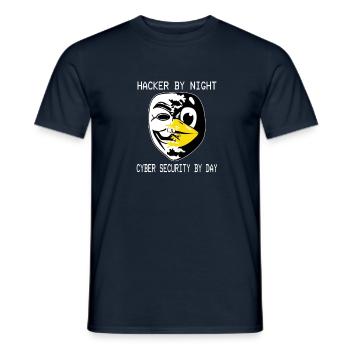 Hacker By Night - Cyber Security By Day Linux - Männer T-Shirt - Navy - Vorne - AI Model Male 178 light (178cm)