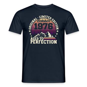 Original October 1976 46th birthday gift - Men's T-Shirt - navy - Front - AI Model Male 178 light (178cm)