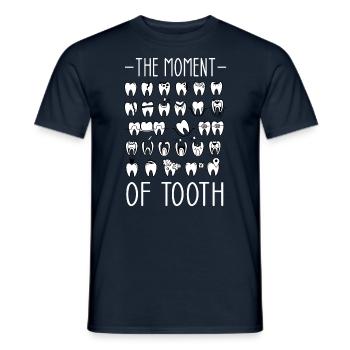 Die Stunde der Wahreit vor dem Zahnarztbesuch - Männer T-Shirt - Navy - Vorne - AI Model Male 178 light (178cm)
