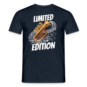 Anniversaire du joueur de tuba 1983 - T-shirt homme - marine - Devant - AI Model Male 178 light (178cm)