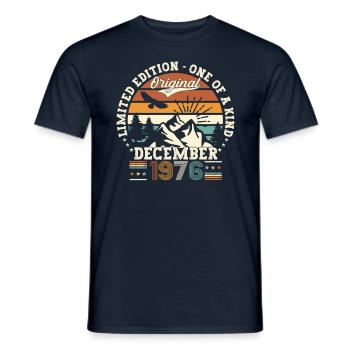 Décembre Né en 1976 Cadeau de 46e anniversaire - T-shirt homme - marine - Devant - AI Model Male 178 light (178cm)
