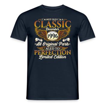 Décembre Né 1996 Cadeau de 26e anniversaire - T-shirt homme - marine - Devant - AI Model Male 178 light (178cm)