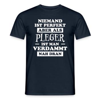Pfleger Spruch Altenpfleger Witz Pfleger Geschenk - Männer T-Shirt - Navy - Vorne - AI Model Male 178 light (178cm)