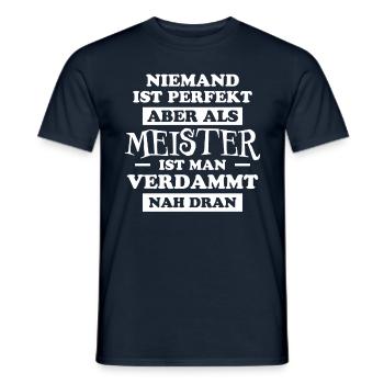 Meister Prüfung Lustiger Spruch Meister Geschenk - Männer T-Shirt - Navy - Vorne - AI Model Male 178 light (178cm)