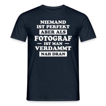 Fotograf Lustiger Spruch Beruf Fotografen Geschenk - Männer T-Shirt - Navy - Vorne - AI Model Male 178 light (178cm)