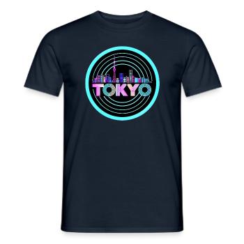 Tokyo Skyline1980er Jahre Synthwave Retro Neon T-Shirt - Männer T-Shirt - Navy - Vorne - AI Model Male 178 light (178cm)