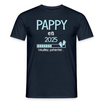 Pappy en 2025 Cadeau Futur Papi - T-shirt homme - marine - Devant - AI Model Male 178 light (178cm)