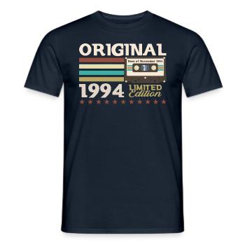 29e anniversaire Cassette Novembre Vintage 1994 - T-shirt homme - marine - Devant - AI Model Male 178 light (178cm)