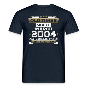 20. Geburtstag Oldtimer März Jahrgang 2004 - Männer T-Shirt - Navy - Vorne - AI Model Male 178 light (178cm)