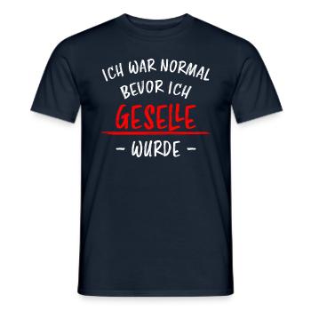Geselle Lustiger Spruch Gesellenprüfung Geschenk - Männer T-Shirt - Navy - Vorne - AI Model Male 178 light (178cm)