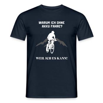 Fahrrad Radfahrer Spruch Warum ich ohne Akku fahre - Männer T-Shirt - Navy - Vorne - AI Model Male 178 light (178cm)