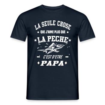 Idée cadeau tshirt homme qui aime la peche papa - T-shirt homme - marine - Devant - AI Model Male 178 light (178cm)