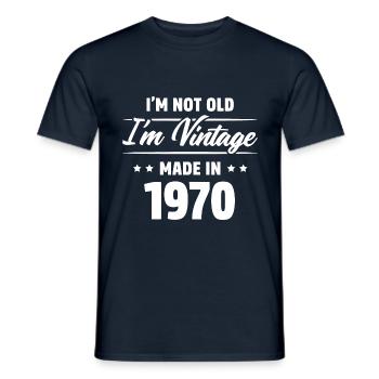 JE NE SUIS PAS VIE, JE SUIS VINTAGE | FABRIQUÉ EN 1970 - T-shirt homme - marine - Devant - AI Model Male 178 light (178cm)
