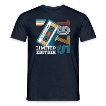 48e anniversaire octobre millésime 1975 cassette - T-shirt homme - marine - Devant - AI Model Male 178 light (178cm)
