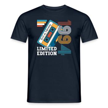 30e anniversaire mari février 1994 Mixtape Cassette - T-shirt homme - marine - Devant - AI Model Male 178 light (178cm)