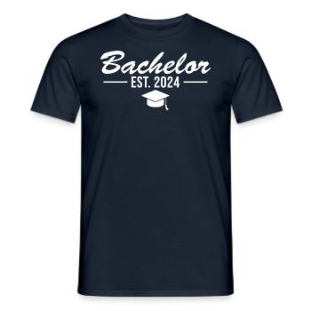 Bachelorprüfung bestanden Bachelor Abschluss 2024 - Männer T-Shirt - Navy - Vorne - AI Model Male 178 light (178cm)