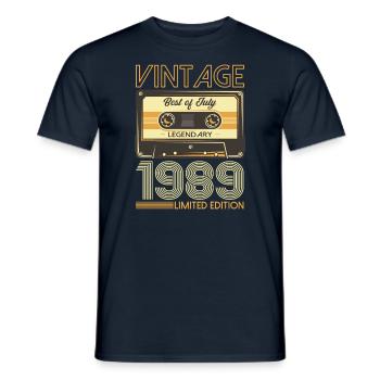 Cassette 35ème anniversaire juillet 1989 Millésime 1989 - T-shirt homme - marine - Devant - AI Model Male 178 light (178cm)