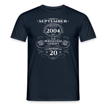 20e anniversaire Original Septembre 2004 Volume 04 - T-shirt homme - marine - Devant - AI Model Male 178 light (178cm)