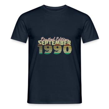 35e anniversaire Édition Limitée (SCR) 09/1990 - T-shirt homme - marine - Devant - AI Model Male 178 light (178cm)