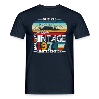 Anniversaire 1974 Mai 1974 Millésime 1974 Légende 74 - T-shirt homme - marine - Devant - AI Model Male 178 light (178cm)