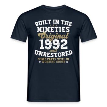 Built in the nineties 1992 30. Geburtstag Herren - Männer T-Shirt - Navy - Vorne - AI Model Male 178 light (178cm)
