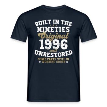 Built in the nineties 1996 26. Geburtstag Herren - Männer T-Shirt - Navy - Vorne - AI Model Male 178 light (178cm)