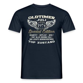49. Geburtstag Mann Oldtimer Juli Jahrgang 1974 - Männer T-Shirt - Navy - Vorne - AI Model Male 178 light (178cm)