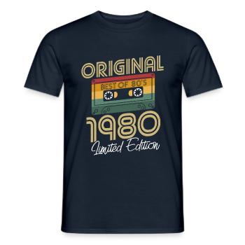Original 1980 Retro Kassette Geburtstagsgeschenk - Männer T-Shirt - Navy - Vorne - AI Model Male 178 light (178cm)