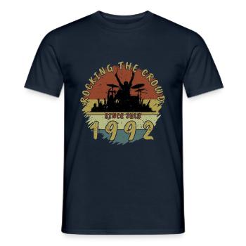 33. Geburtstag Rocking the crowd DRM 07/1992 - Männer T-Shirt - Navy - Vorne - AI Model Male 178 light (178cm)