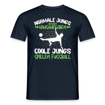 Coole Jungs spielen Fußball! Fussball Spruch - Männer T-Shirt - Navy - Vorne - AI Model Male 178 light (178cm)