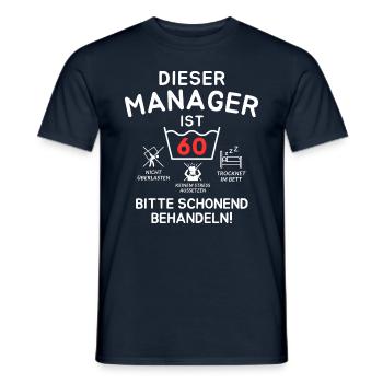 Dieser Manager ist 60. Schonend behandeln - Männer T-Shirt - Navy - Vorne - AI Model Male 178 light (178cm)